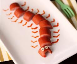 Salchicha con tomate