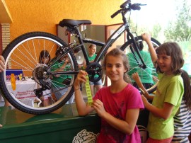 Y LE COSTÓ SALIR, PERO AL FINAL EL NÚMERO GANADOR DE LA RIFA FUE EL 0764